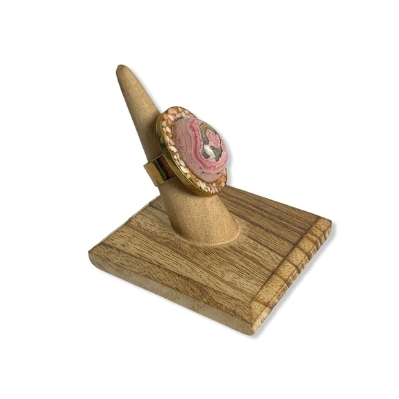 C. Celia Sebiri Oval Pink Chipped Stone Inlay Ring - Picture 3 of 6